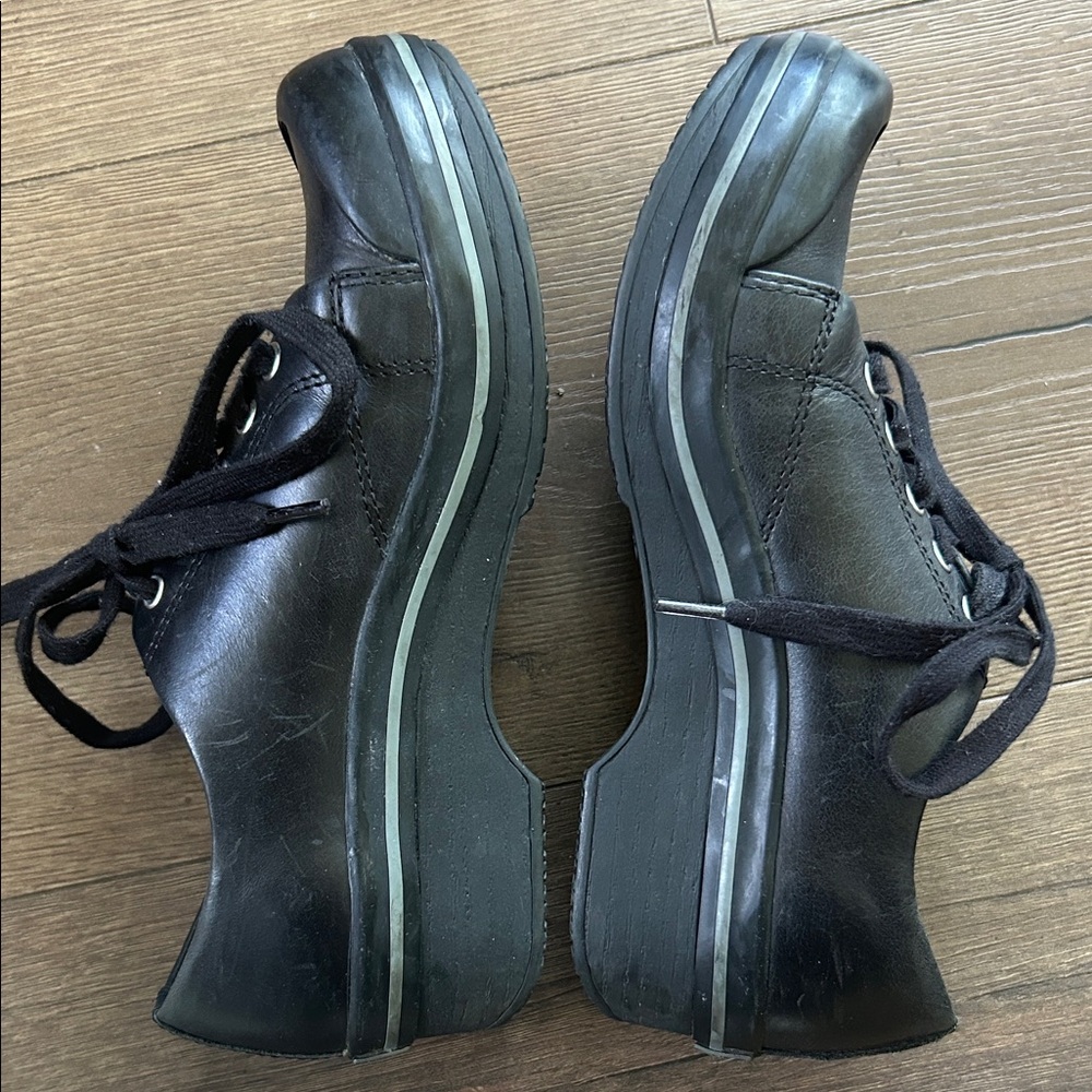 Dansko leather Black Lace-Up Platform Casual Shoes !! Size 36
